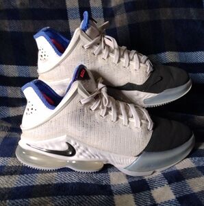 Nike White and Blue Men's Shoes